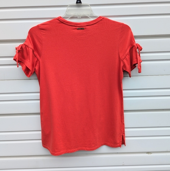 Michael Kors red orange short sleeves brass logo engraved plate Holiday slit bow - Picture 2 of 14